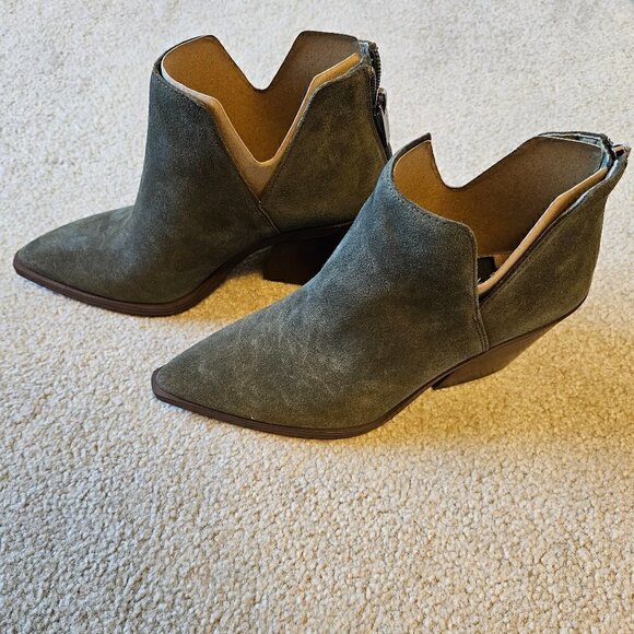 VINCE CAMUTO Gigietta Suede Bootie in Dark Green Suede 7.5 (New without Box) - Picture 3 of 12